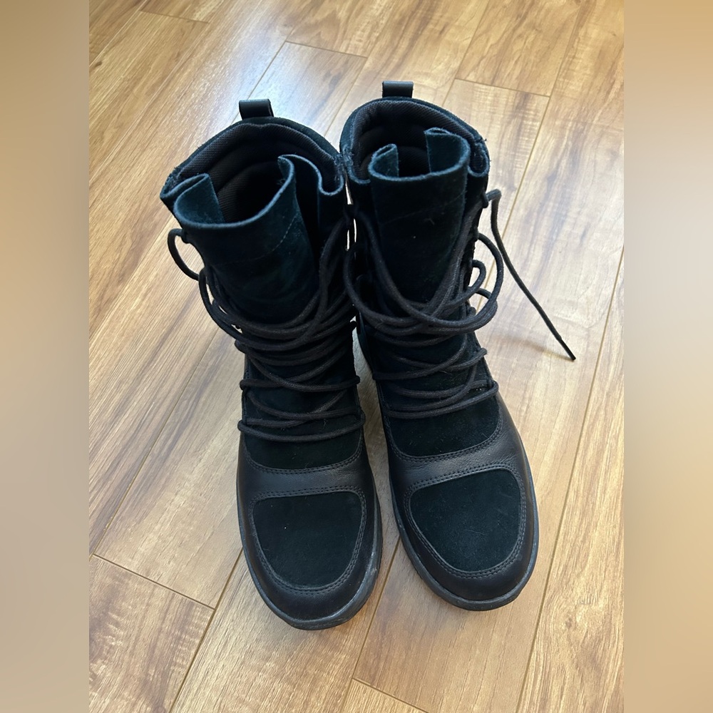Roots Black Lace-Up Women's Boots